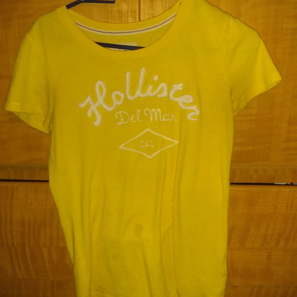 Hollister t shirt